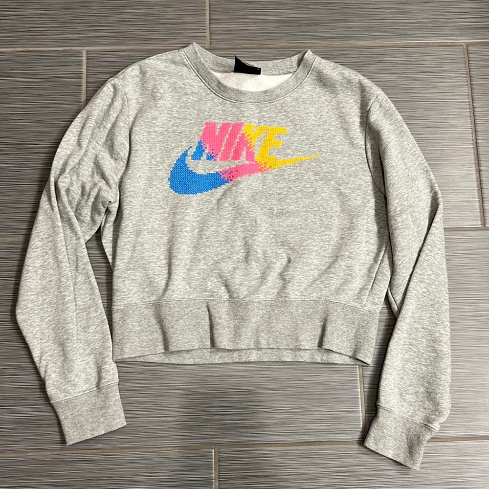 Cute Nike cropped sweatshirt